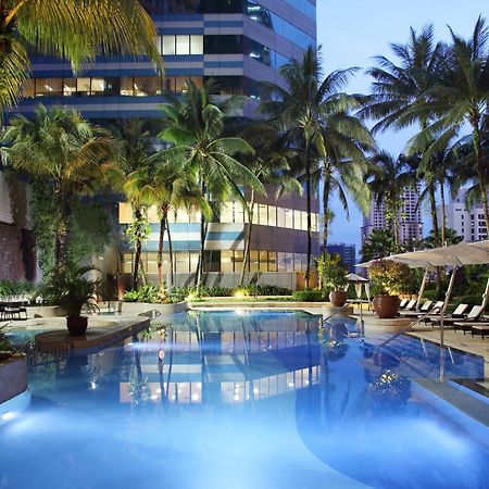 Intercontinental Kuala Lumpur By Ihg Exterior foto The pool at the Westin
