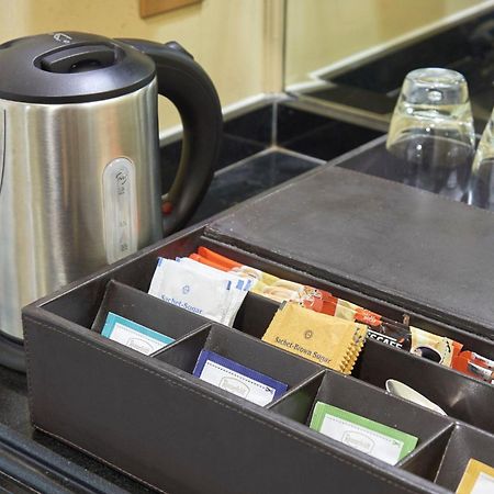 Intercontinental Kuala Lumpur By Ihg Exterior foto A kettle and tea tray in a hotel room