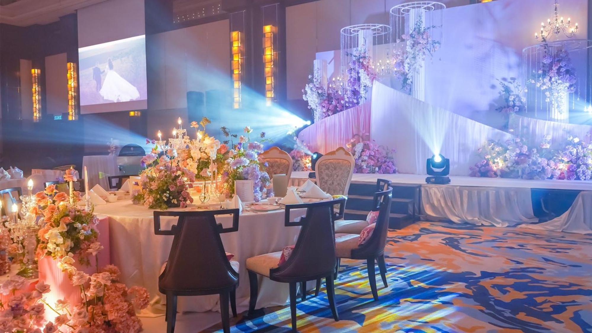 Intercontinental Kuala Lumpur By Ihg Exterior foto A wedding reception at the Grand Ballroom