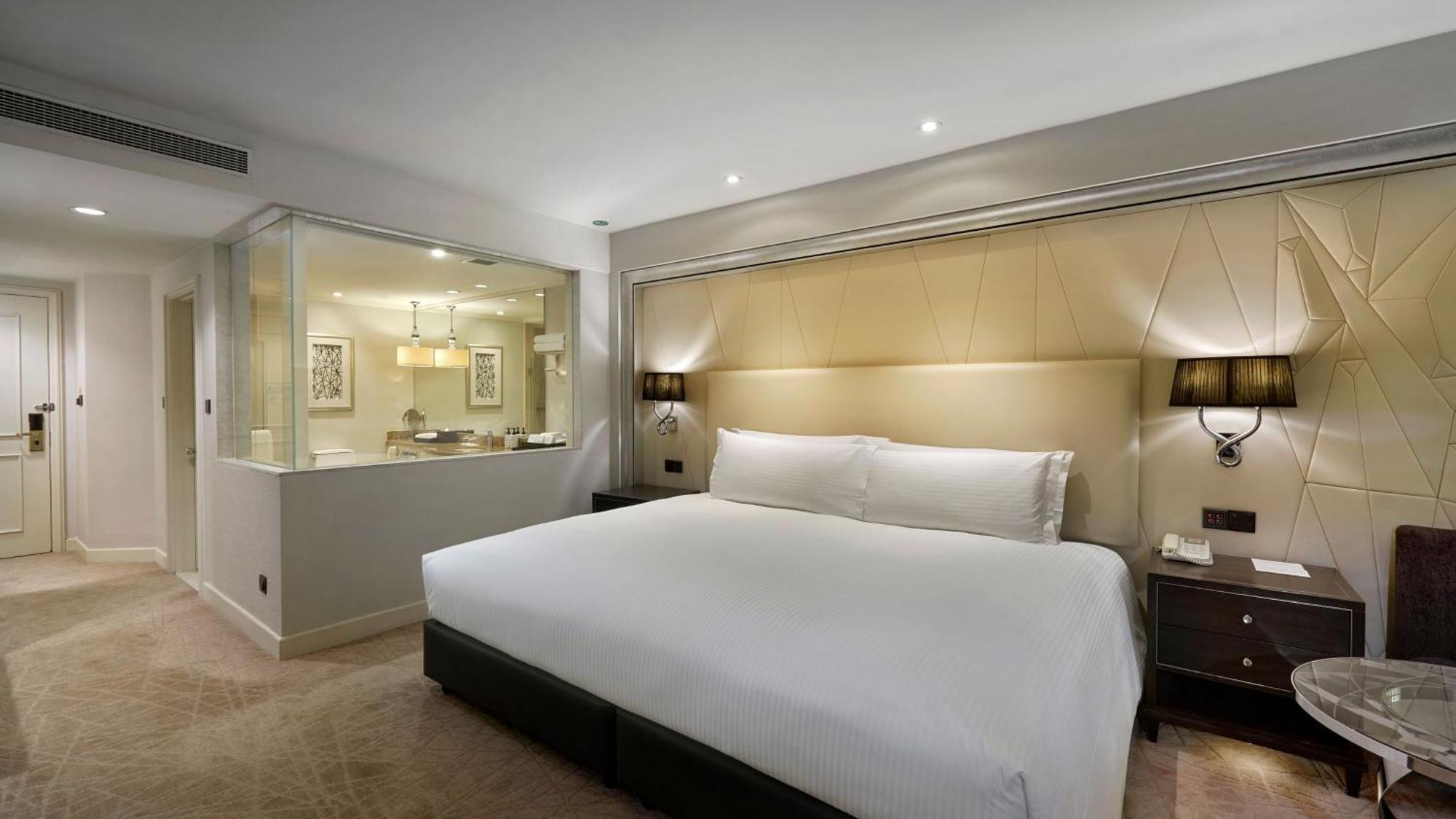 Intercontinental Kuala Lumpur By Ihg Exterior foto A bedroom at the InterContinental London Park Lane